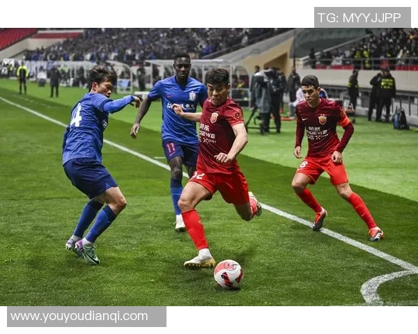 中国足球超级杯盛况空前球迷热情高涨见证历史时刻 中国足球超级杯盛况空前球迷热情高涨见证历史时刻