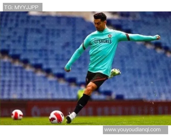 足球明星C罗的传奇之路与不屈精神如何激励年轻一代球员成长 足球明星C罗的传奇之路与不屈精神如何激励年轻一代球员成长